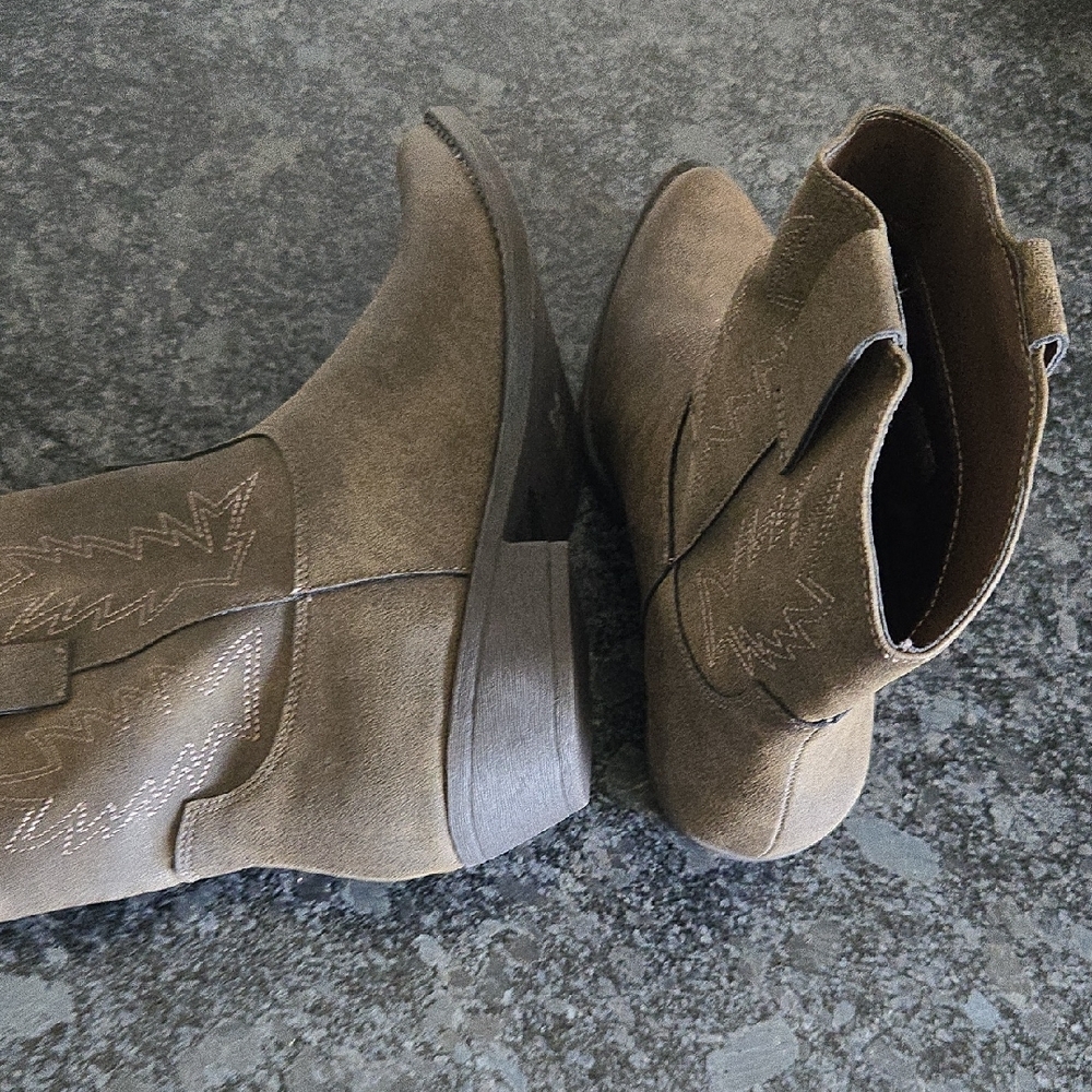 Me Too Size 8.5 Western Style Brownish Ankle Boots - NEW - Picture 9 of 12